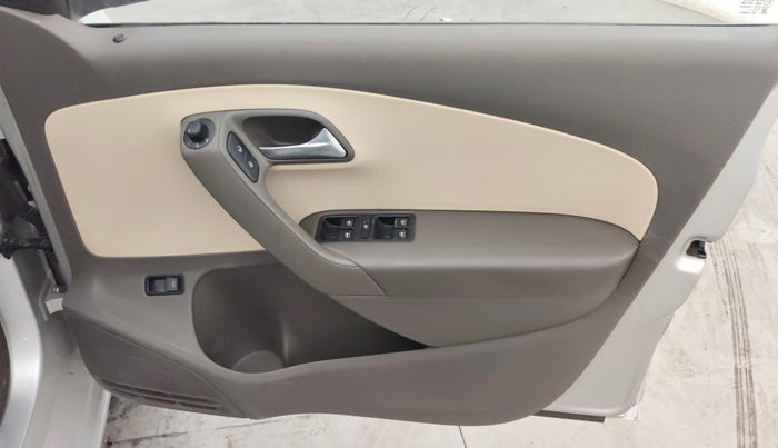 2013 Volkswagen Vento HIGHLINE DIESEL 1.6, Diesel, Manual, 85,883 km, Driver Side Door Panels Control