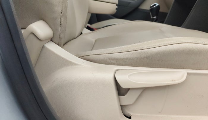 2013 Volkswagen Vento HIGHLINE DIESEL 1.6, Diesel, Manual, 85,883 km, Driver Side Adjustment Panel