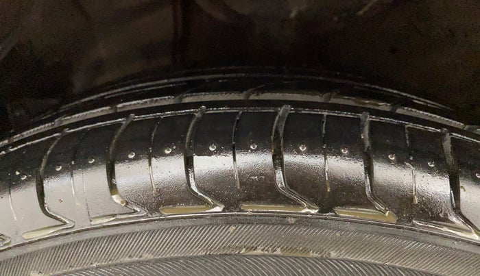 2019 Honda Amaze 1.2L I-VTEC V CVT, Petrol, Automatic, 1,00,796 km, Left Front Tyre Tread