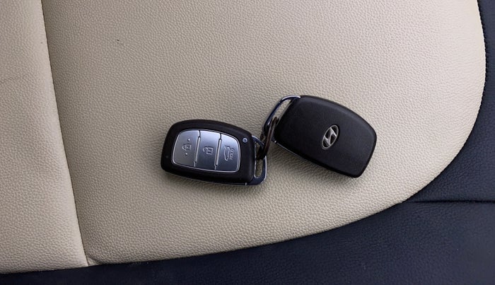 2014 Hyundai Grand i10 ASTA AT 1.2 KAPPA VTVT, Petrol, Automatic, 56,745 km, Key Close Up