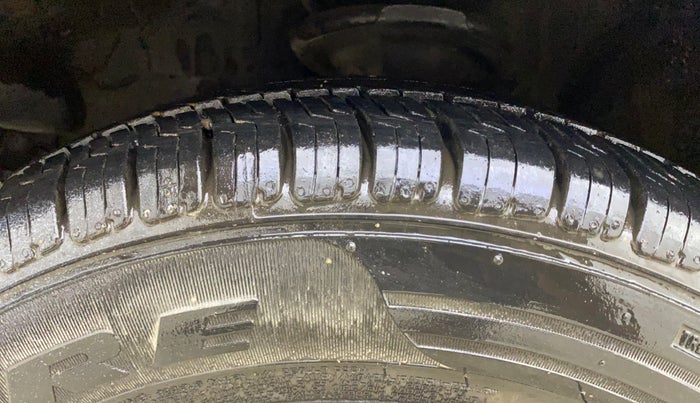 2014 Hyundai i10 MAGNA 1.1, Petrol, Manual, 28,722 km, Left Front Tyre Tread