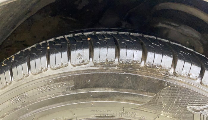 2014 Hyundai i10 MAGNA 1.1, Petrol, Manual, 28,722 km, Right Front Tyre Tread