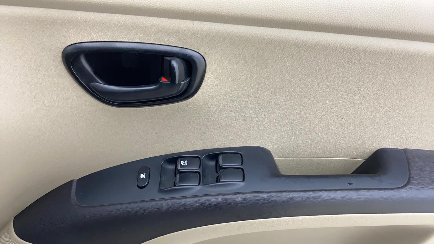 2014 Hyundai i10 MAGNA 1.1, Petrol, Manual, 28,722 km, Driver Side Door Panels Control