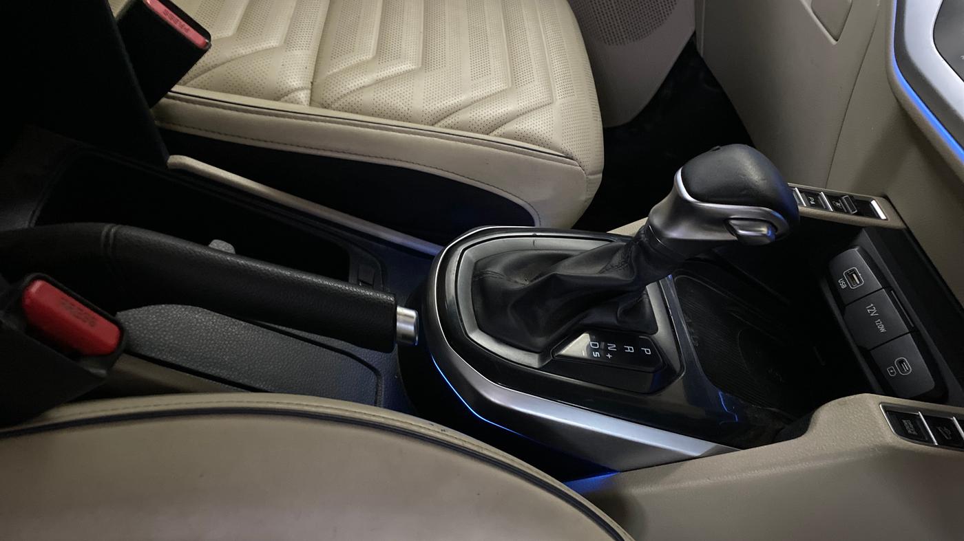 2022 KIA CARENS LUXURY PLUS 1.4 PETROL DCT 6 STR, Petrol, Automatic, 49,058 km, Gear Lever