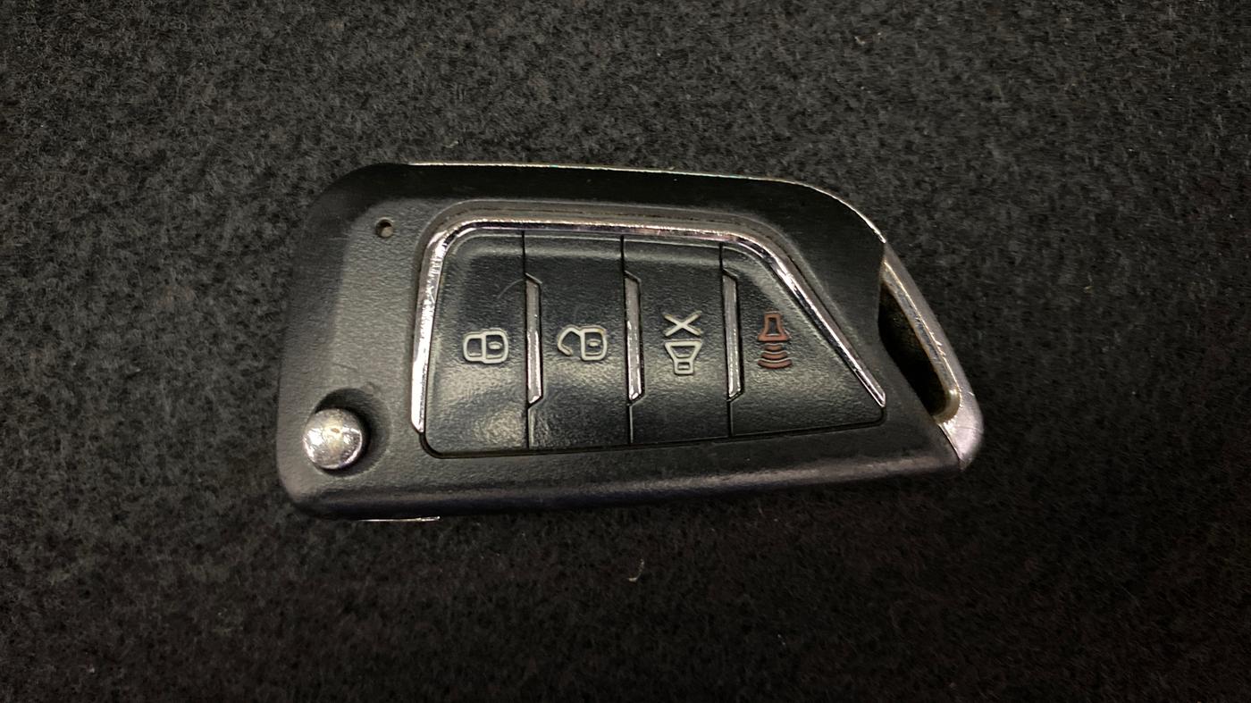 2023 Tata PUNCH PURE MT, Petrol, Manual, 19,777 km, Key Close Up
