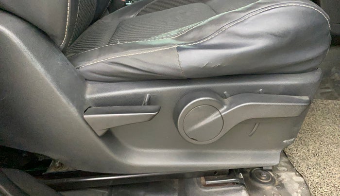 2021 Mahindra Thar LX D AT 4WD HT, Diesel, Automatic, 51,843 km, Driver Side Adjustment Panel