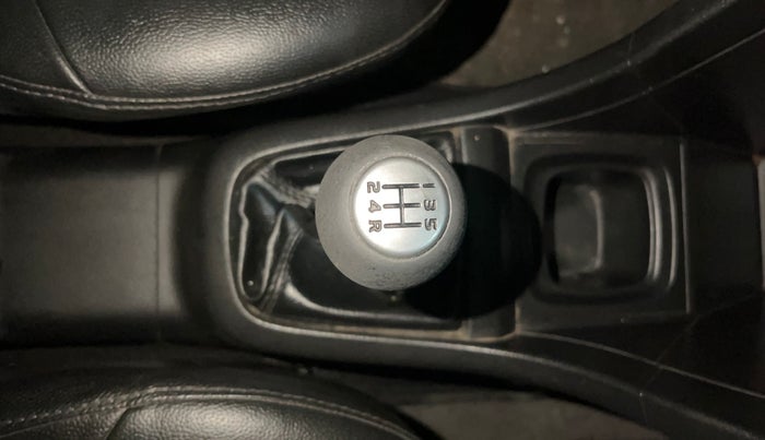 2017 Maruti Swift VXI, CNG, Manual, 59,149 km, Gear Lever