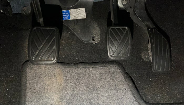 2017 Maruti Swift VXI, CNG, Manual, 59,149 km, Pedals