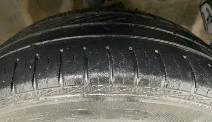 2011 Hyundai i20 MAGNA (O) 1.2, Petrol, Manual, 83,110 km, Left Front Tyre Tread