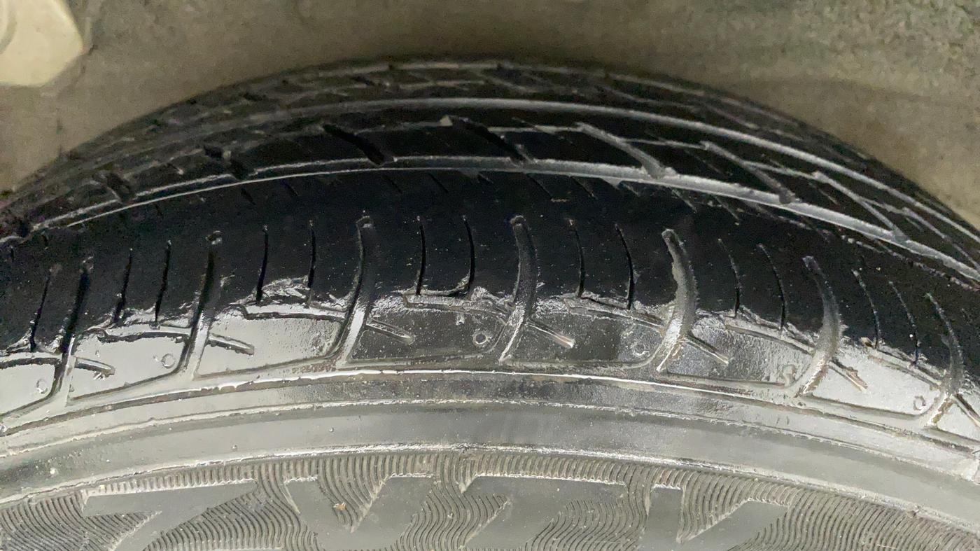 2011 Hyundai i20 MAGNA (O) 1.2, Petrol, Manual, 83,110 km, Right Rear Tyre Tread