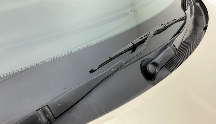 2011 Hyundai i20 MAGNA (O) 1.2, Petrol, Manual, 83,110 km, Front windshield - Wiper Blade Broken/Rusted