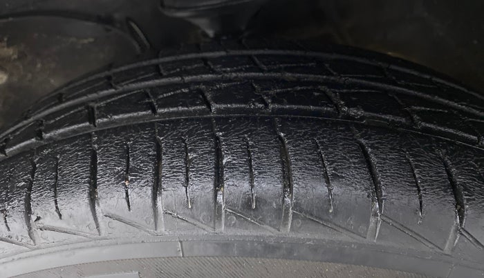 2019 Maruti Alto LXI, Petrol, Manual, 19,584 km, Left Front Tyre Tread