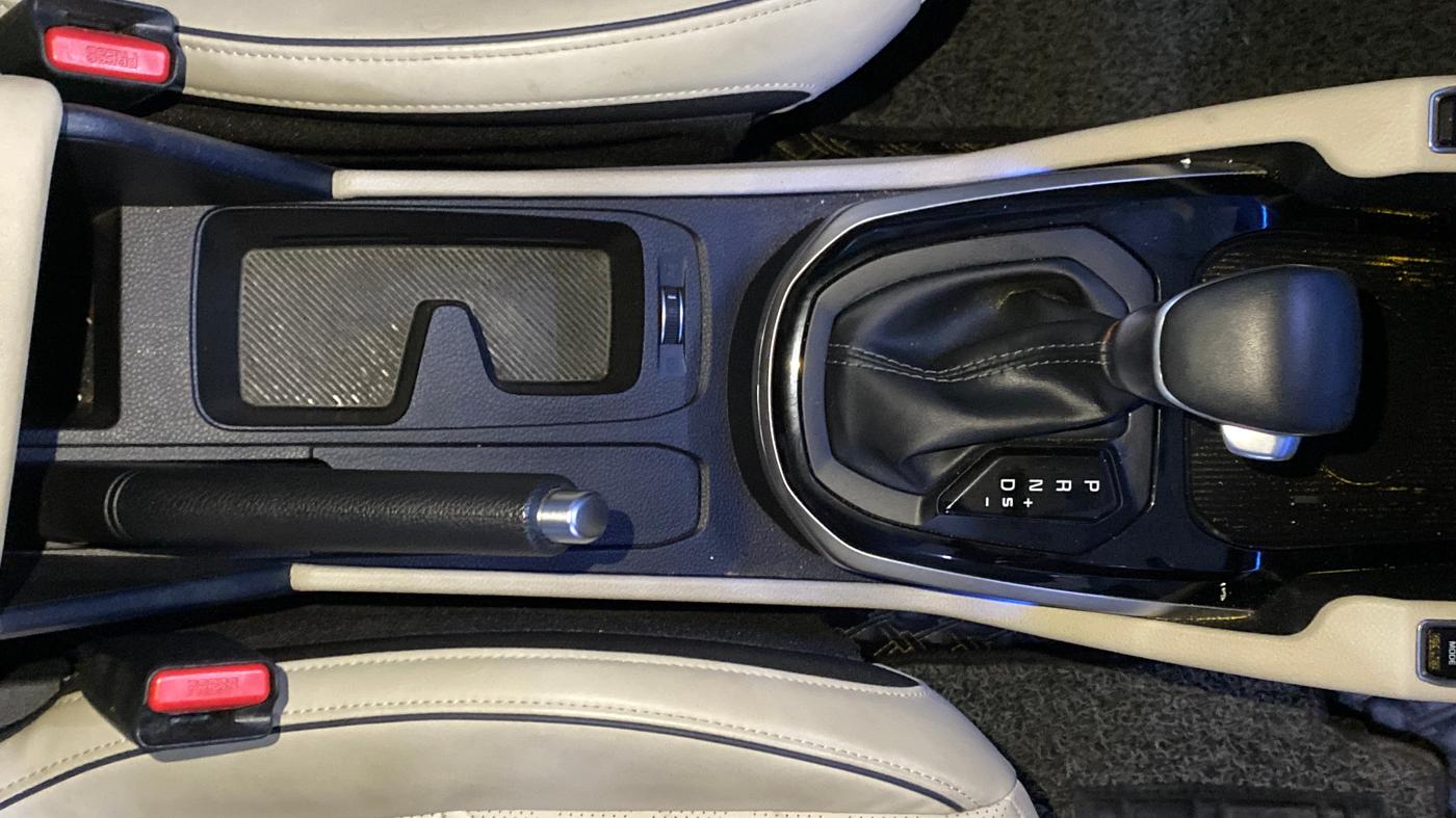 2022 KIA CARENS LUXURY PLUS 1.4 PETROL DCT 7 STR, Petrol, Automatic, 25,776 km, Gear Lever