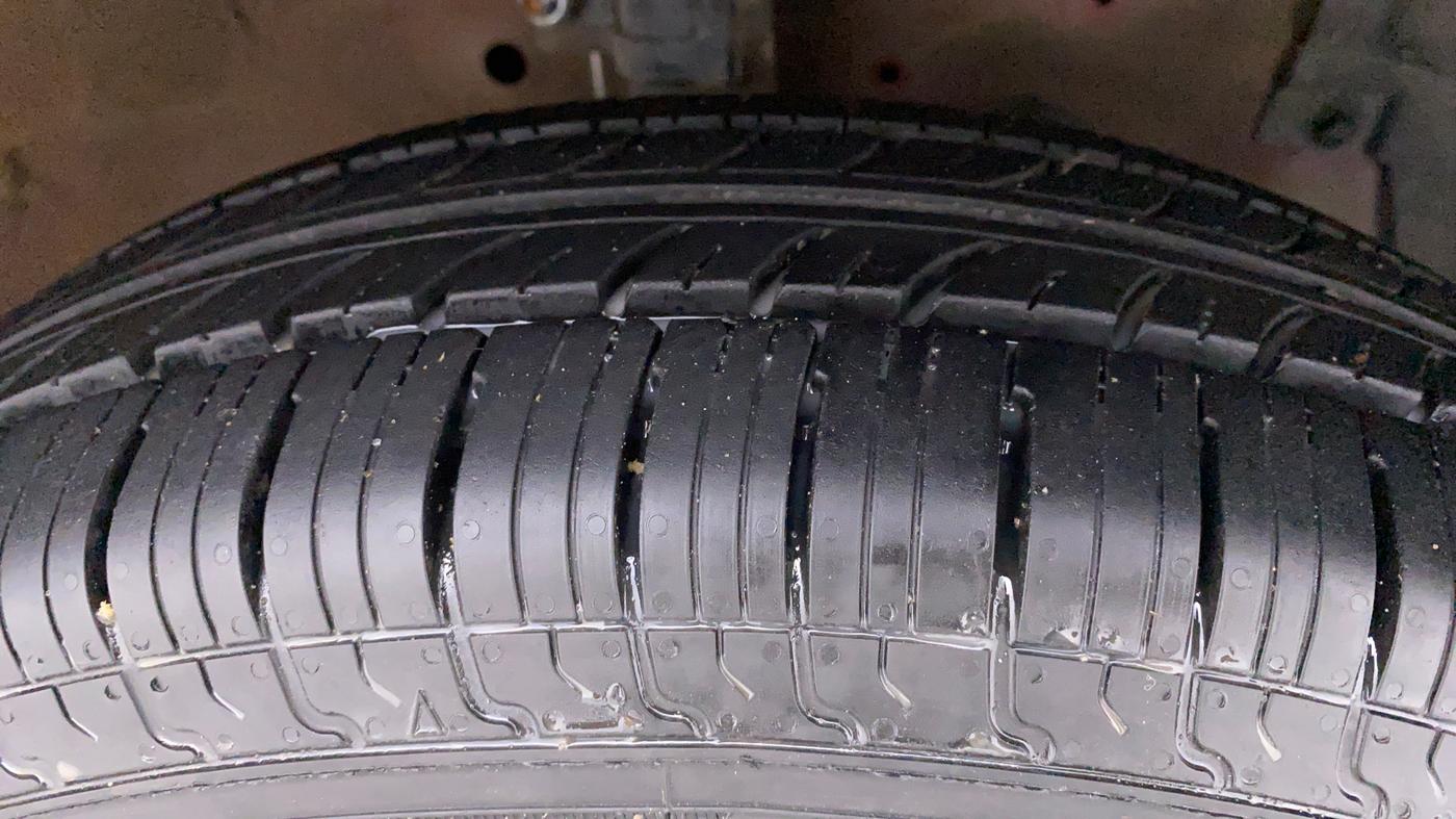 2017 Maruti Swift Dzire VDI OPT, Diesel, Manual, 74,039 km, Right Front Tyre Tread