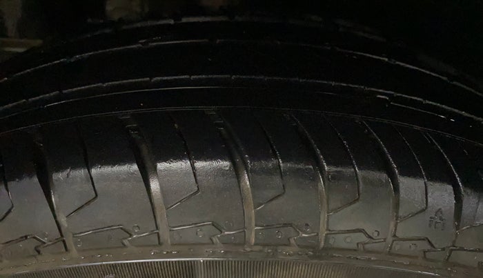 2023 Maruti Dzire VXI AMT, Petrol, Automatic, 16,608 km, Right Rear Tyre Tread