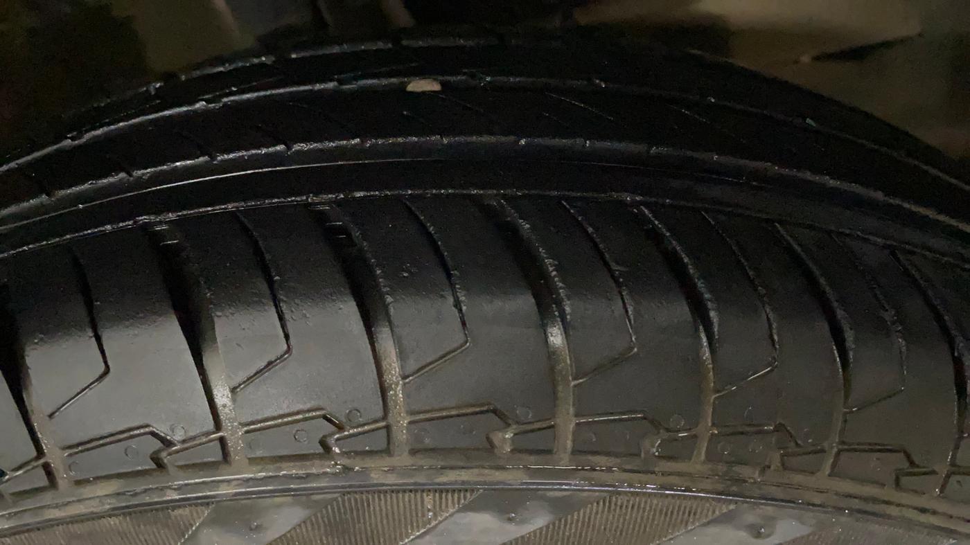 2023 Maruti Dzire VXI AMT, Petrol, Automatic, 16,608 km, Right Front Tyre Tread