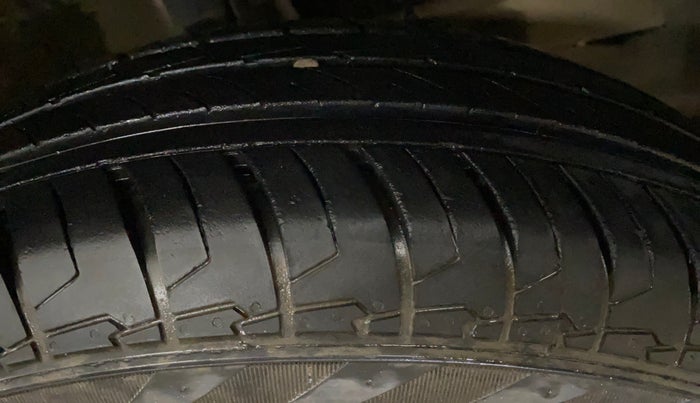 2023 Maruti Dzire VXI AMT, Petrol, Automatic, 16,608 km, Right Front Tyre Tread