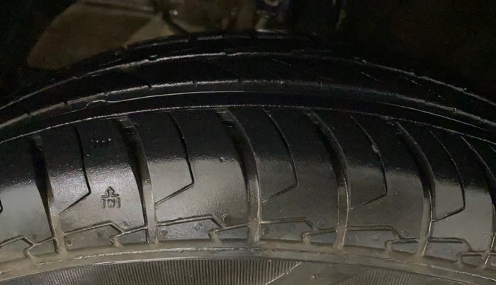 2023 Maruti Dzire VXI AMT, Petrol, Automatic, 16,608 km, Left Front Tyre Tread