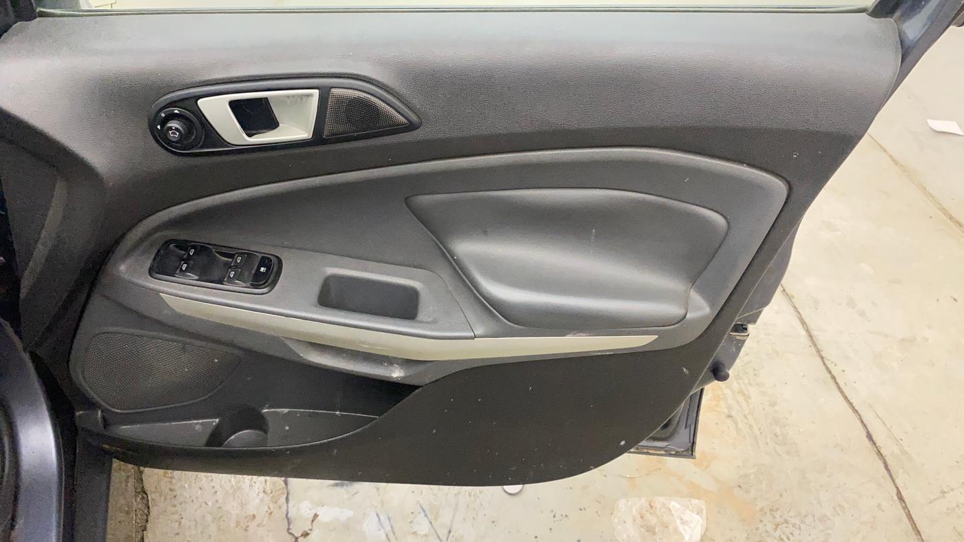 2014 Ford Ecosport TITANIUM 1.5L DIESEL (OPT), Diesel, Manual, 1,36,814 km, Driver Side Door Panels Control