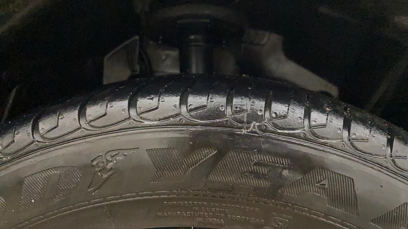 2014 Ford Ecosport TITANIUM 1.5L DIESEL (OPT), Diesel, Manual, 1,36,814 km, Right Front Tyre Tread