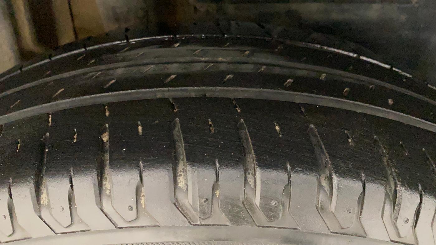2019 Maruti Dzire ZXI PLUS AMT, Petrol, Automatic, 42,001 km, Right Rear Tyre Tread