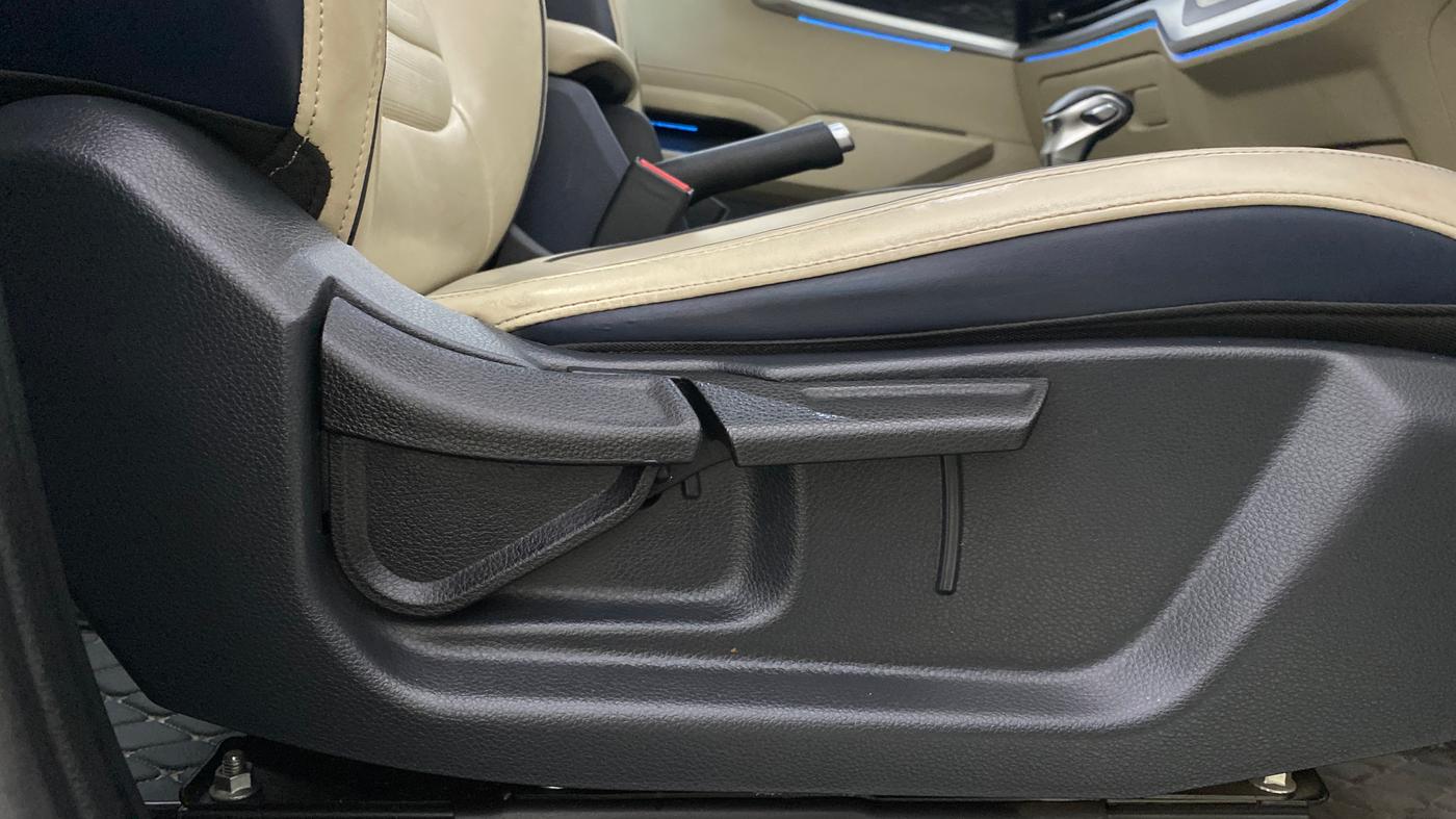 2022 KIA CARENS LUXURY PLUS 1.5 DIESEL AT 6 STR, Diesel, Automatic, 76,952 km, Driver Side Adjustment Panel