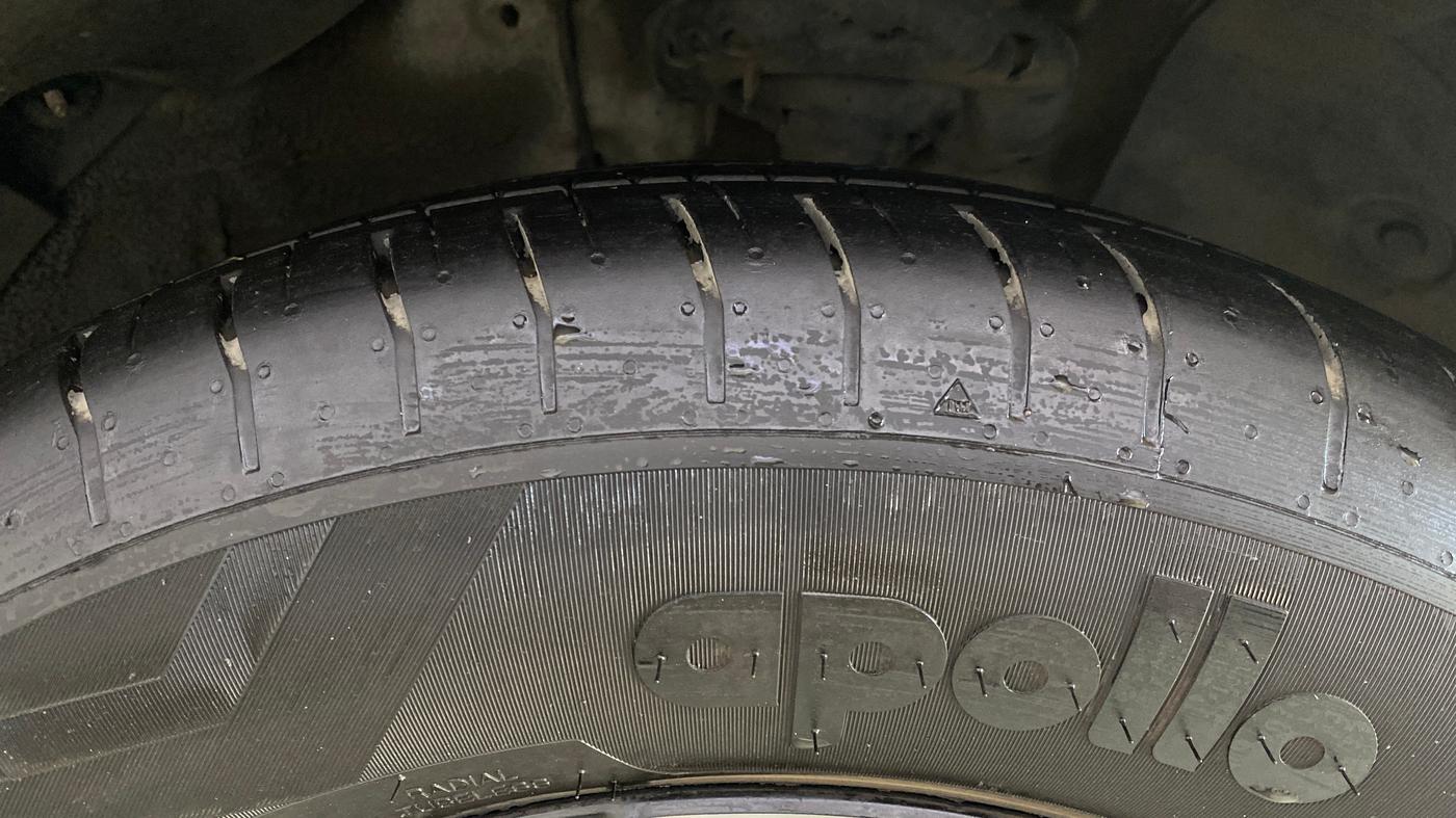 2022 KIA CARENS LUXURY PLUS 1.5 DIESEL AT 6 STR, Diesel, Automatic, 76,952 km, Right Front Tyre Tread
