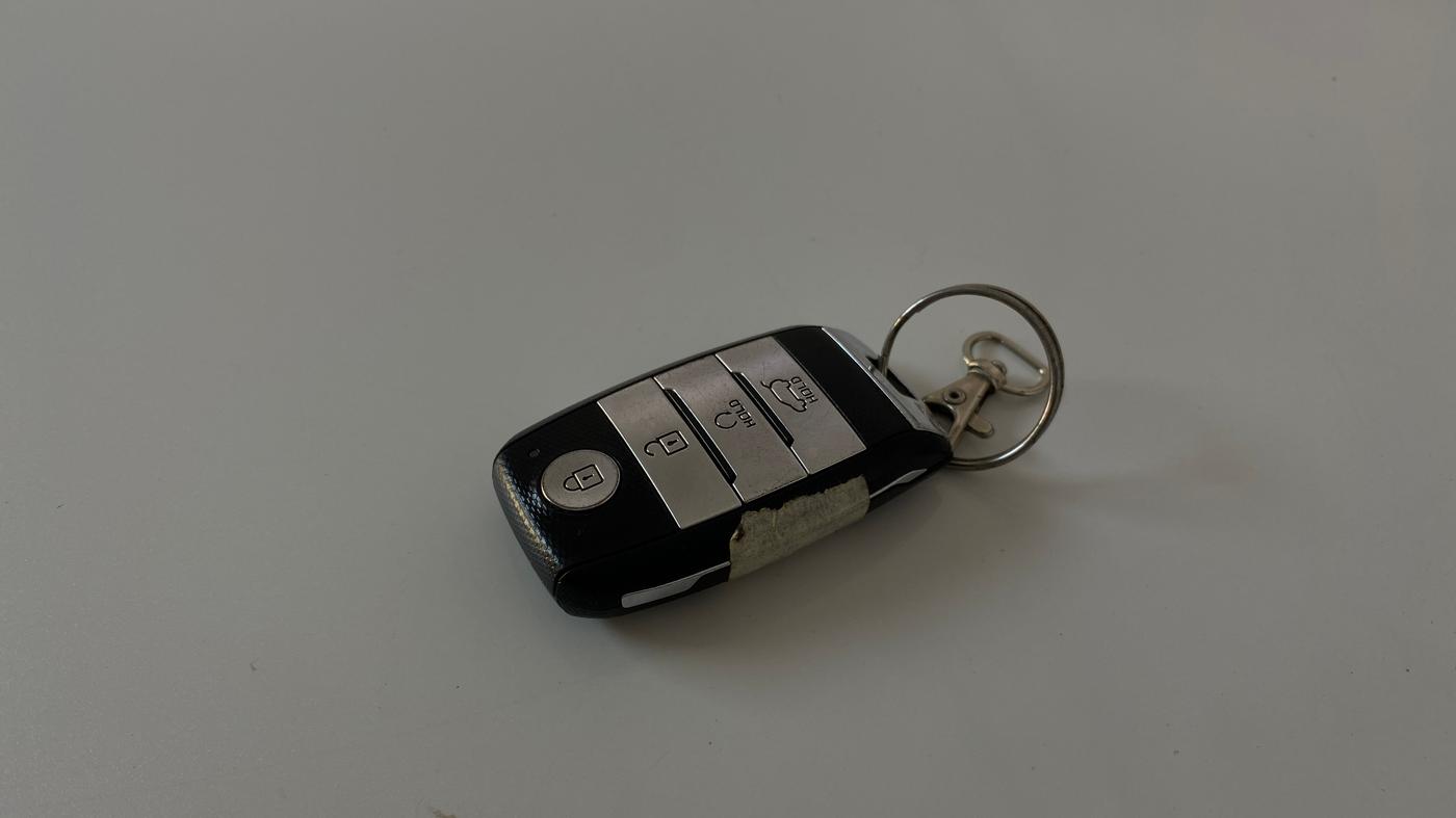 2022 KIA CARENS LUXURY PLUS 1.5 DIESEL AT 6 STR, Diesel, Automatic, 76,952 km, Key Close Up