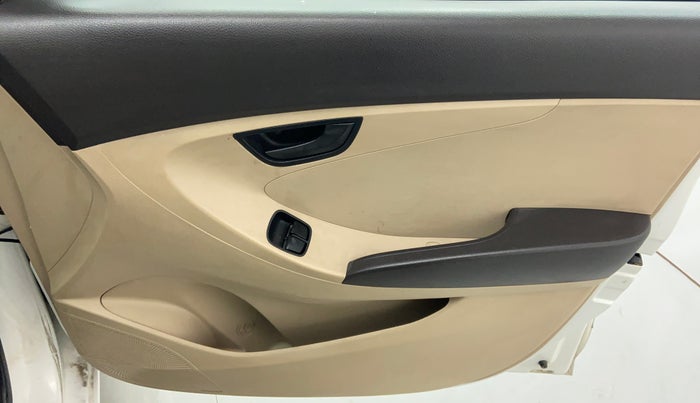 2016 Hyundai Eon ERA PLUS LPG, LPG, Manual, 54,374 km, Driver Side Door Panels Controls