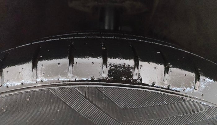 2021 Maruti Baleno ZETA PETROL 1.2, Petrol, Manual, 42,305 km, Right Front Tyre Tread