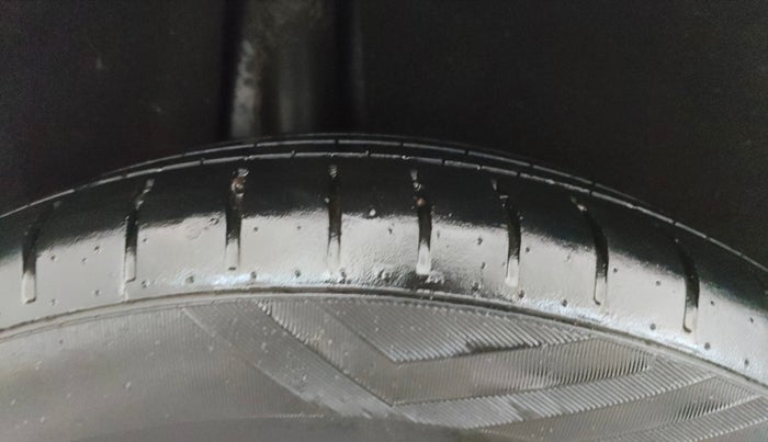 2021 Maruti Baleno ZETA PETROL 1.2, Petrol, Manual, 42,305 km, Right Rear Tyre Tread