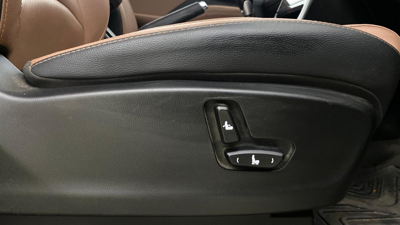 2024 MG HECTOR PLUS Sharp Pro Blackstorm 2.0 Turbo Diesel 7 STR, Diesel, Manual, 67,184 km, Driver Side Adjustment Panel