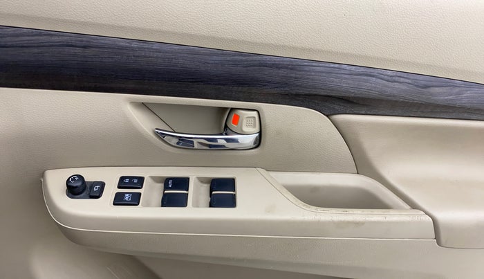 2022 Maruti Ertiga ZXI  CNG, CNG, Manual, 51,523 km, Driver Side Door Panels Control