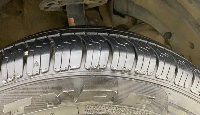 2022 Maruti Ertiga ZXI  CNG, CNG, Manual, 51,523 km, Right Front Tyre Tread