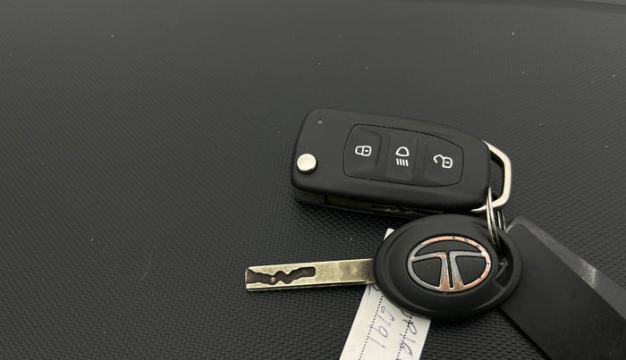 2025 Tata Curvv Pure Plus 1.2 Petrol 6MT, Petrol, Manual, 663 km, Key Close Up