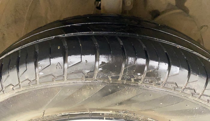 2022 Maruti Swift VXI, Petrol, Manual, 72,826 km, Right Front Tyre Tread