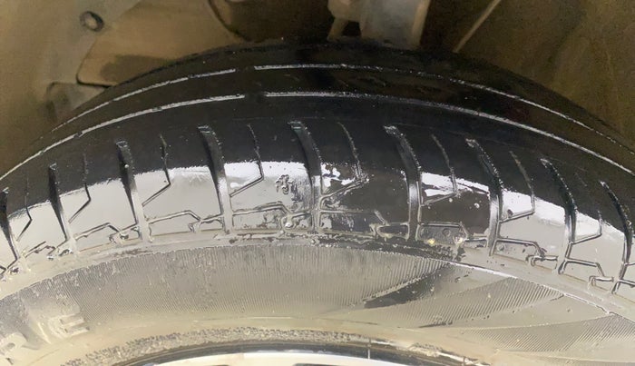 2022 Maruti Swift VXI, Petrol, Manual, 72,826 km, Left Front Tyre Tread