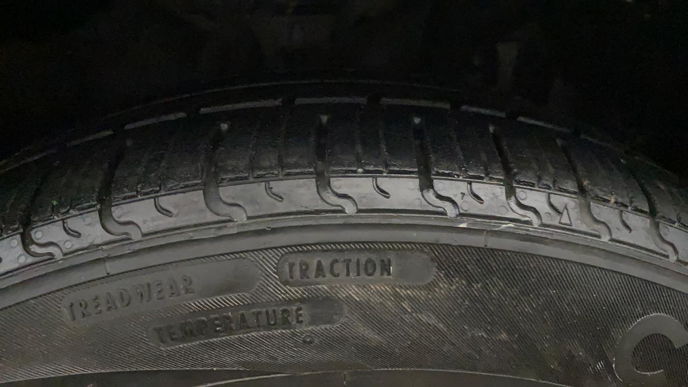 2017 Honda City 1.5L I-VTE V CVT, Petrol, Automatic, 1,00,958 km, Right Front Tyre Tread