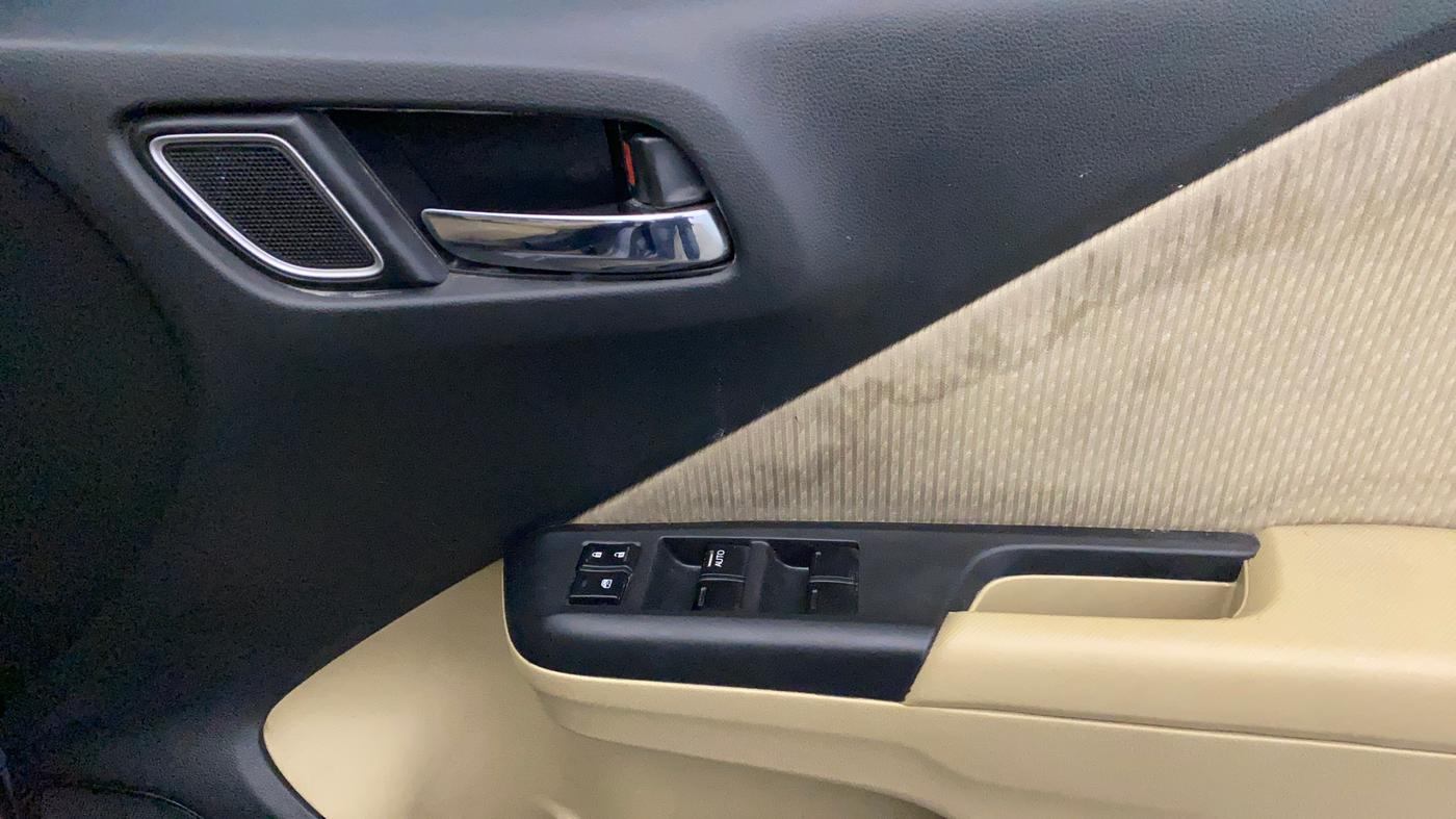 2017 Honda City 1.5L I-VTE V CVT, Petrol, Automatic, 1,00,958 km, Driver Side Door Panels Control