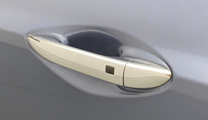 2016 Hyundai Grand i10 ASTA AT 1.2 KAPPA VTVT, Petrol, Automatic, 71,822 km, Front passenger door - Door handle sensor not working