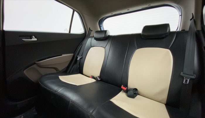 2016 Hyundai Grand i10 ASTA AT 1.2 KAPPA VTVT, Petrol, Automatic, 71,822 km, Right Side Rear Door Cabin
