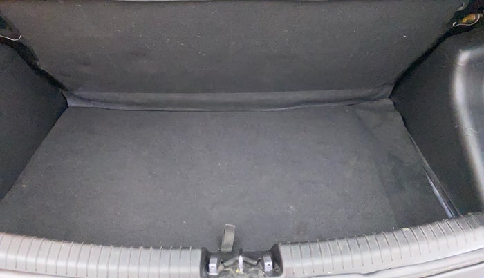 2016 Hyundai Grand i10 ASTA AT 1.2 KAPPA VTVT, Petrol, Automatic, 71,822 km, Boot Inside