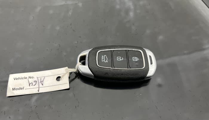 2019 Hyundai Verna 1.6 VTVT SX, Petrol, Manual, 67,297 km, Key Close Up