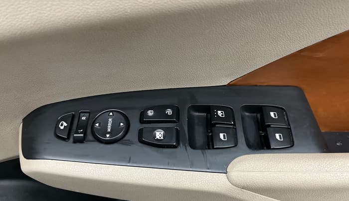 2019 Hyundai Verna 1.6 VTVT SX, Petrol, Manual, 67,297 km, Driver Side Door Panels Control