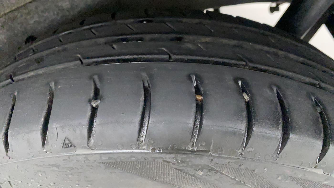 2014 Maruti Wagon R 1.0 VXI, Petrol, Manual, 92,463 km, Left Rear Tyre Tread