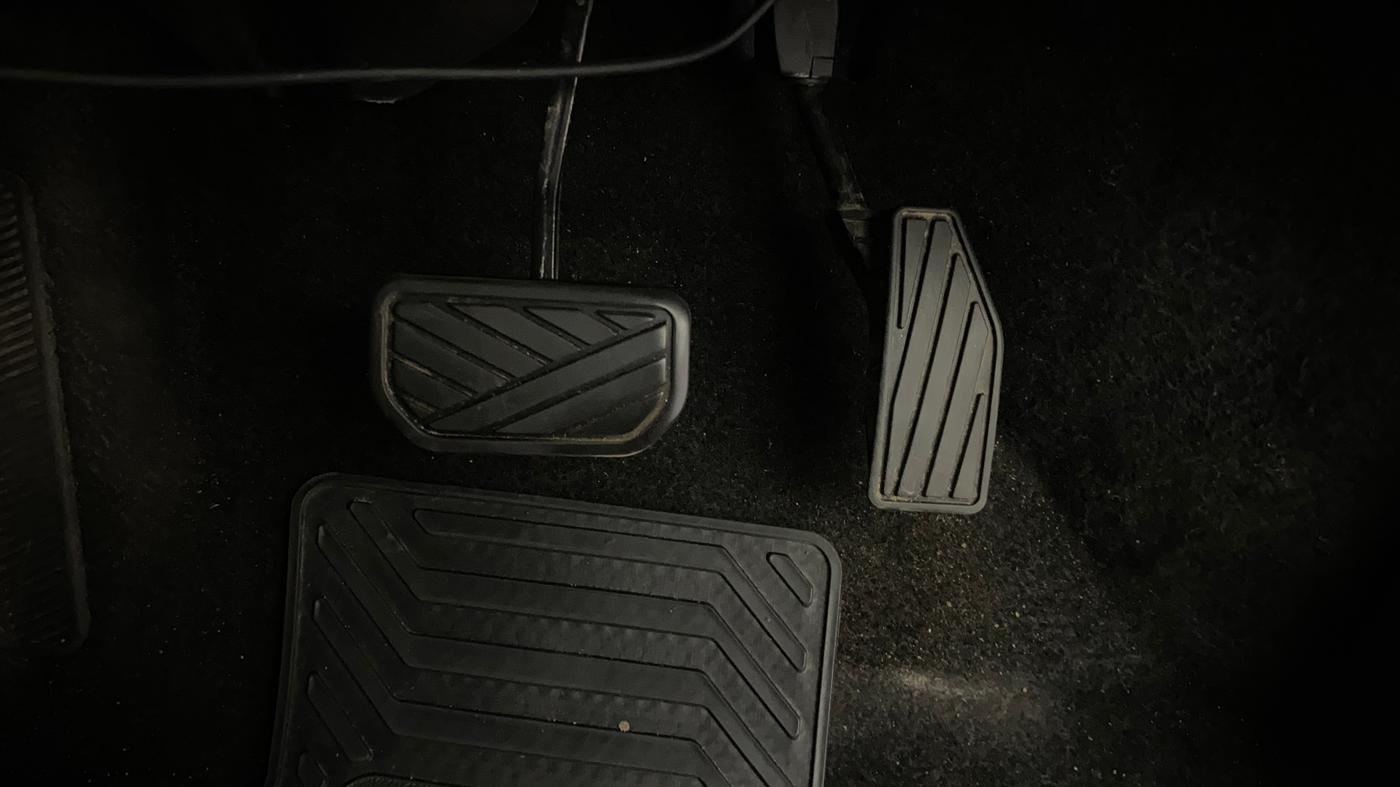 2020 Maruti XL6 ALPHA AT, Petrol, Automatic, 49,441 km, Pedals