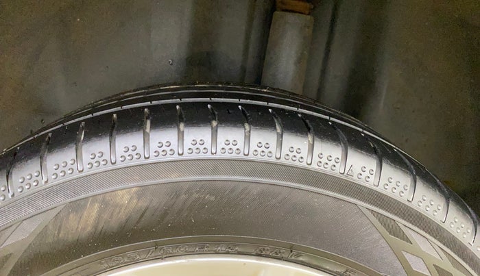 2015 Volkswagen Vento 1.2 TSI HIGHLINE PLUS AT, Petrol, Automatic, 47,203 km, Left Rear Tyre Tread