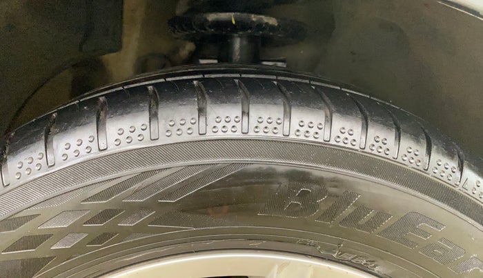 2015 Volkswagen Vento 1.2 TSI HIGHLINE PLUS AT, Petrol, Automatic, 47,203 km, Right Front Tyre Tread