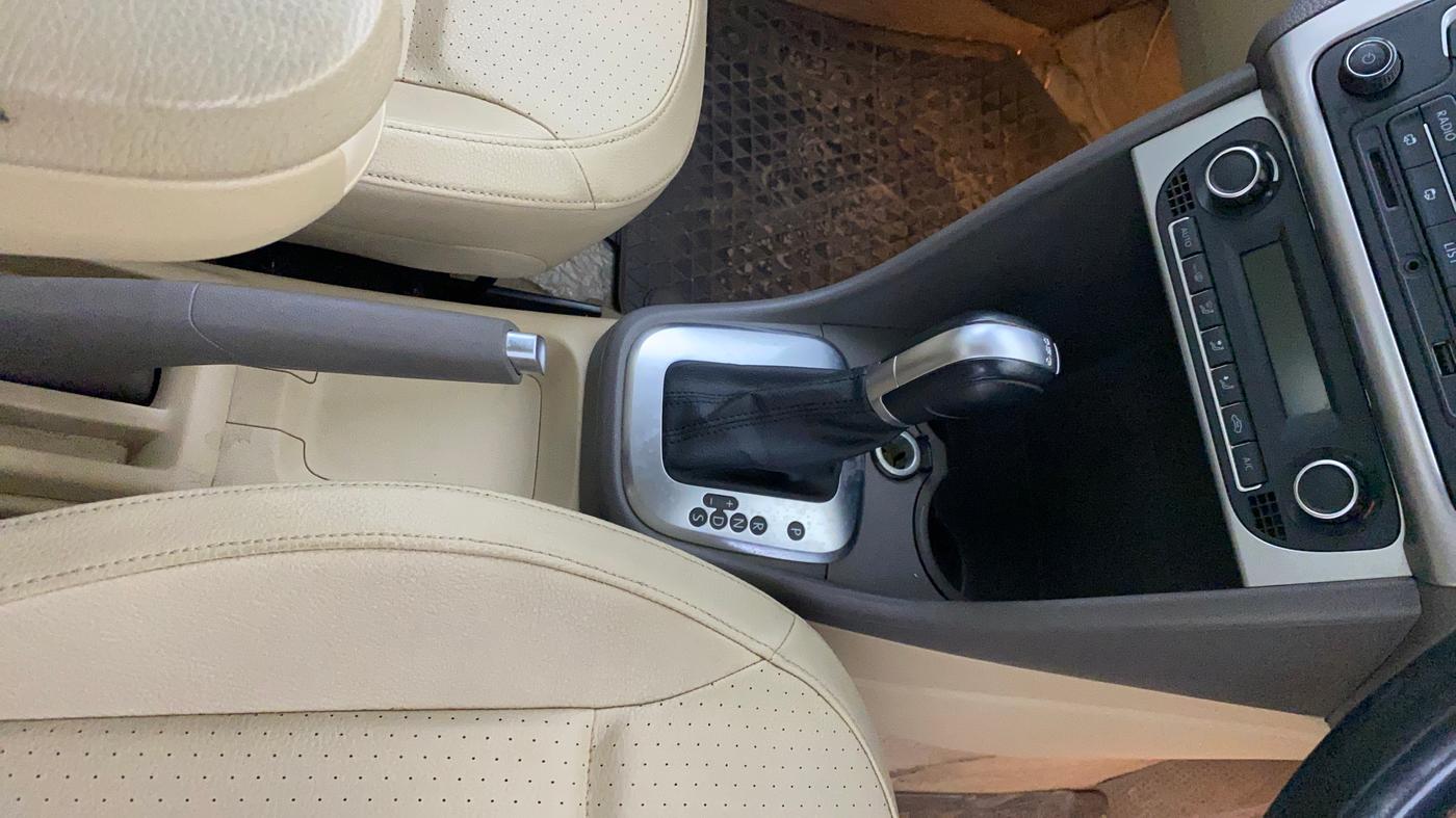 2015 Volkswagen Vento 1.2 TSI HIGHLINE PLUS AT, Petrol, Automatic, 47,203 km, Gear Lever