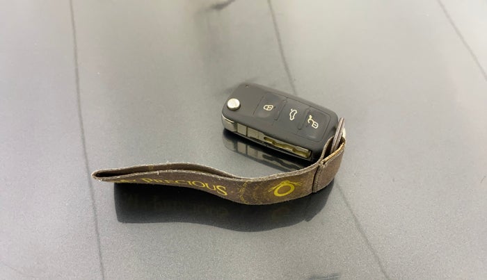 2015 Volkswagen Vento 1.2 TSI HIGHLINE PLUS AT, Petrol, Automatic, 47,203 km, Key Close Up